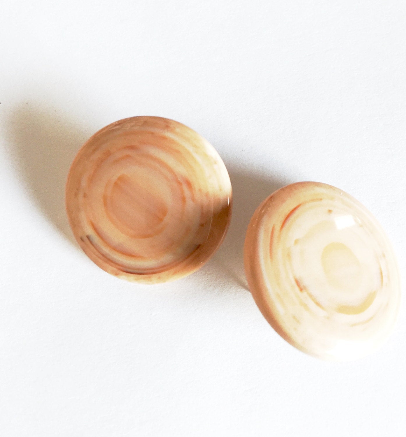 Beige Marbled Mod Disc Lucite Stud Earrings